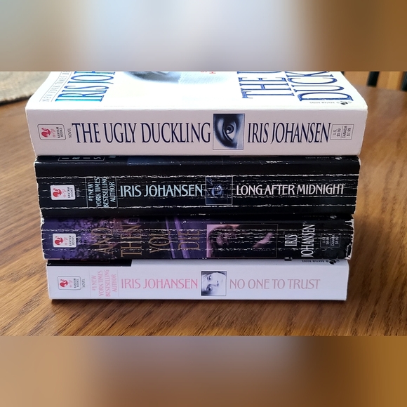 Iris Johansen Suspense Novels Bundle #1 - Picture 6 of 6